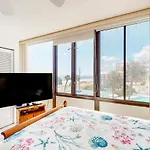 Right On The Shores, Apt 306