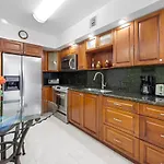 Beachfront Oasis: Ocean Views & Luxe Amenities
