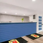 Super 8 By Wyndham Orlando Near Florida Mall