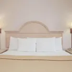 Days Inn & Suites By Wyndham Navarre - Near Beaches Hurlburt