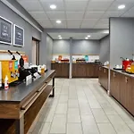 Hampton Inn & Suites Cape Coral / Fort Myers