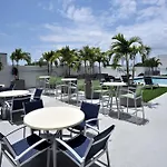 Hotel Dello Ft Lauderdale Airport, Tapestry Collection By Hilton