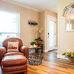 The Farm House! Spacious Private Pool Home With Grill And Fully Stocked Kitchen!