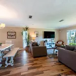 The Farm House! Spacious Private Pool Home With Grill And Fully Stocked Kitchen!