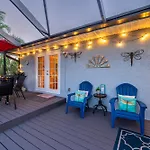 The Farm House! Spacious Private Pool Home With Grill And Fully Stocked Kitchen!