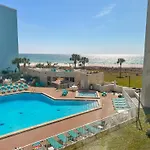 Beachfront Studio - Perfect Location - Free Beach Chairs
