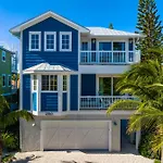 Ocean Star! 7 Bdrms, 7 Baths! Beaches Less Than 5Min Walk To Beach!