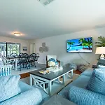 New! House Of Palms! Private Pool Home! Short Drive To Ami