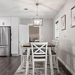Cape Vista Getaway! Heated Pool Home Minutes Away From Anna Maria With Grill!