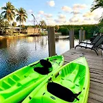 Waterfront Tropical Oasis, Htd Pool-Hottub-Kayaks
