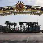 Lazy Palm 4 Pools Short Walk To Beach! Sleeps 5!