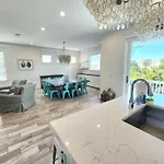 Ocean Star! 7 Bdrms, 7 Baths! Beaches Less Than 5Min Walk To Beach!