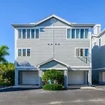 The Tree House! Beautiful Townhome In Longboat Key With Great Amenities Surrounded By Nature!