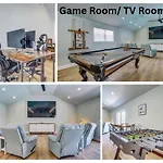 75 Palms! Sleeps 23! Luxury 1 Acre Lot Pool And Spa, Putting Green & Game Room!