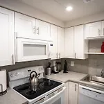 Walk To Wilton Drive - Spacious & Quiet Villa #1