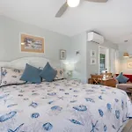 An Island Getaway At Palm Tree Villas