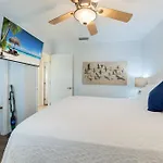 An Island Getaway At Palm Tree Villas