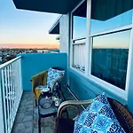 Luxury Beachfront Studio - Private Balcony With Ocean View - Heated Pool - Hot Tub - Tiki Bar - Sauna