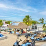Captain Pip\'S Marina & Hideaway