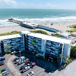 La Quinta Inn & Suites by Wyndham Cocoa Beach Oceanfront