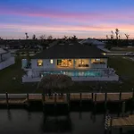 Impeccable Gulf Access, Dock W/Tiki Bar, Outdoor Kitchen,And And And - Villa Nautical Paradise
