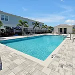 Cozy 3 Bedroom Townhouse Near Disney W/ Patio