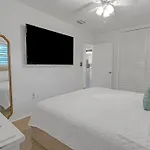 7-Person Luxury Spa, Fenced Paradise, Beach Vibes