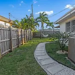 7-Person Luxury Spa, Fenced Paradise, Beach Vibes