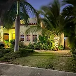 The Cottage At Pineapple House