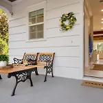 Edgewater By Avantstay Gorgeous Character Lakefront Home W Private Dock