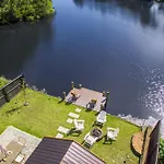 Edgewater By Avantstay Gorgeous Character Lakefront Home W Private Dock