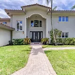 Villakey- Luxe Waterfront Villa 5Min To Beach