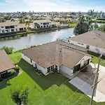 Peaceful 3 Bed Waterfront Home