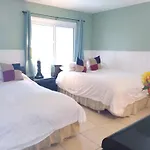 Affordable Two Bedroom Tropical Condo - Private Beach, Pools, Hot Tub