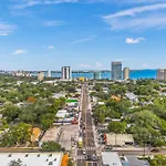 Apartment 1 Min Away From Bayshore, Sleeps 7
