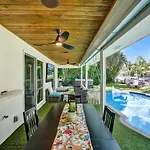 Amazing 5 Bed House W Pool, Jacuzzi And Your Own Boat