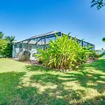 Modern Home With Peloton Bike And Grill In Cape Coral!