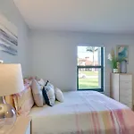 Updated Canalfront Home In Cape Coral With Pool