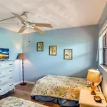 Bayshore Yacht & Tennis 216