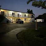 Conty\'S Motel