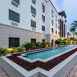 Hampton Inn & Suites Wellington