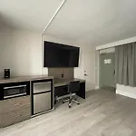 Quality Inn & Suites Airport-Cruise Port Hollywood