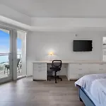 Grove Haven Retreat