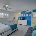 Castle By The Sea Motel