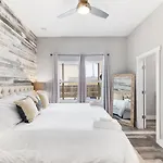 Sea Gem Beach Slp 16 Amenities