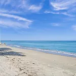 Pool Christmas Getaway 5 Beach Walk Airport