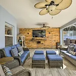 Luxurious Villa With Heated Pool, Theatre, Gym !