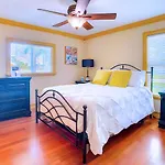 On The Water! Sleeps 12! 2 King Masters, Golf, Fishing, Bbq, Pool, Spa, Pvt Yard
