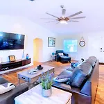 On The Water! Sleeps 12! 2 King Masters, Golf, Fishing, Bbq, Pool, Spa, Pvt Yard