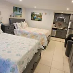 Sea Spray, Studio 114, Beach Steps Away! Pool+Wifi